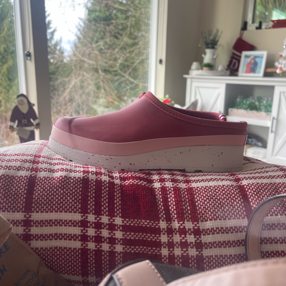 Hunter Women's Red Slip-On Clogs - Picture 2 of 3